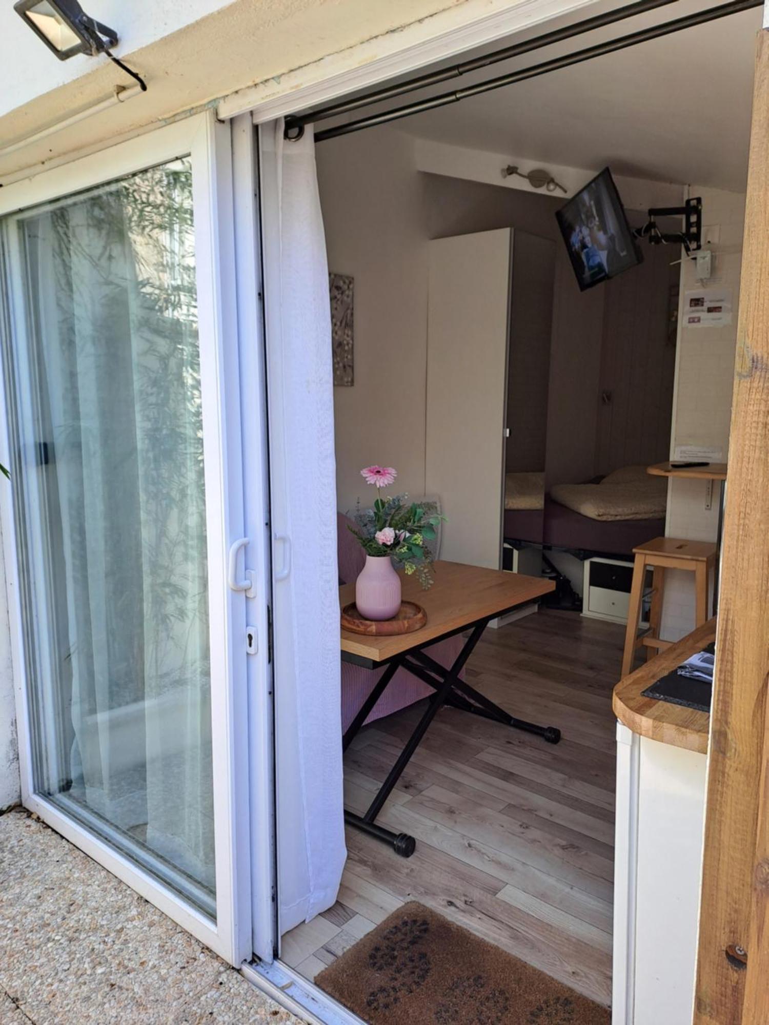 Joli Studio Au Calme Dans Un Jardin Privatif Уистреам Экстерьер фото